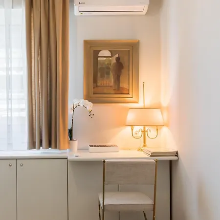 Etoile By Halu!, Chic In The Center