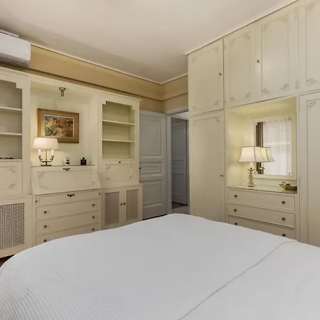 Etoile By Halu!, Chic In The Center *