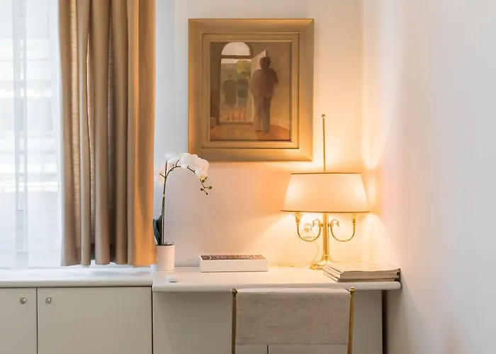 Etoile By Halu!, Chic In The Center