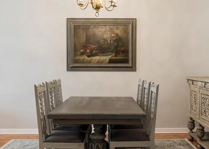 Etoile By Halu!, Chic In The Center * Салоники